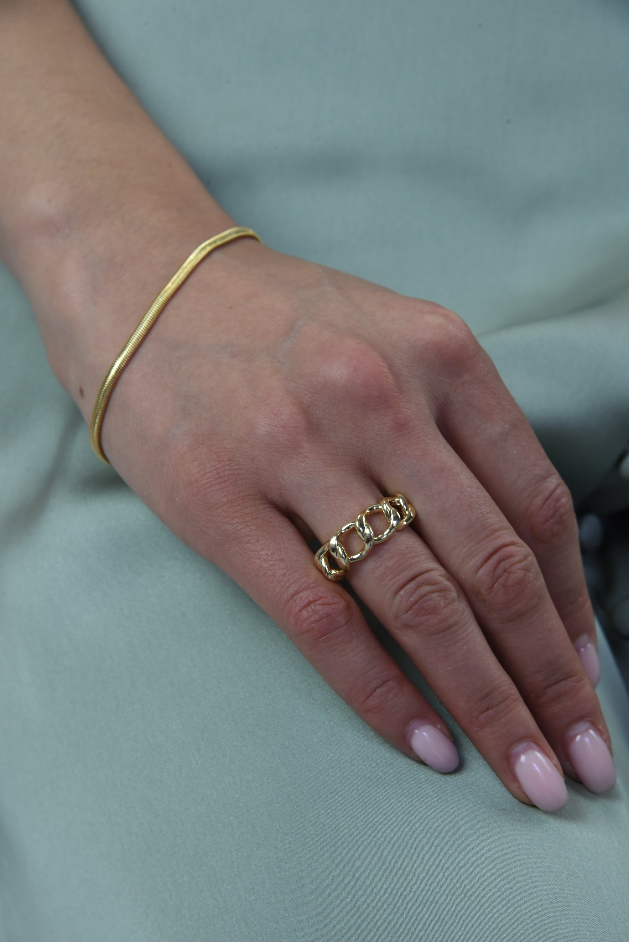 With a retro and vintage design that can take you back to the 80s and 90s. A versatile piece for layering when you stack it with other beautiful staples as well as a solid choice to wear alone. This bracelet will never tarnish with proper care. It is resistant to water or sweat, made in a thick texture of 18-karat Gold Filled. Details: 18K Gold Filled Length 18cm (7") Width 4mm Weight about 4g Hypoallergenic