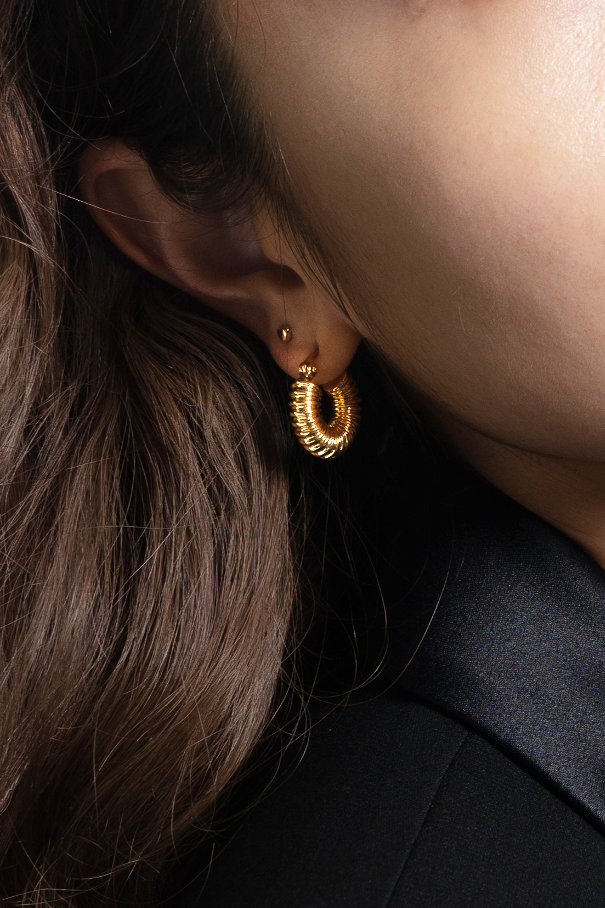 With a minimal and chic style, these small pair of hoops are the ultimate statement piece of jewelry. The fabulous and striking design of these earrings stands out alone. Wear them every day to complete your look.