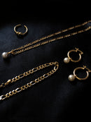 The perfect set of accessories you need right now to start your jewelry collection. Four pieces are included in this set. We are all about Pearls for this sensational arrangement, which features the Bedford Hoops and the Figaro freshwater pearl necklace. Moreover, the Roseville ring included will give you a breeze of simplicity, and do not forget the Figaro bracelet as the final piece to this arrangement. This set arrives beautifully boxed and ready for giving.
