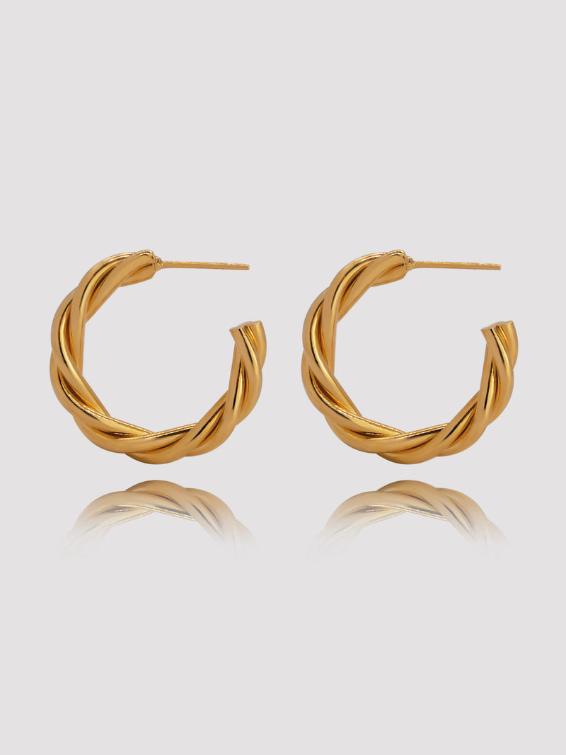 City-cool style, the perfect pair of gold hoop earrings to do glam in a modern-sleek way. Believe us - you will want to wear it with everything. Made in 18K Gold-Filled. Your go-to piece for date night or a boozy brunch.   Details:  18K Gold Filled   Made in Gold Filled  Length cm - Width cm  Diameter Width mm  Weight about g/pair  Hypoallergenic 