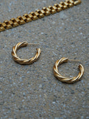 City-cool style, the perfect pair of gold hoop earrings to do glam in a modern-sleek way. Believe us - you will want to wear it with everything. Made in 18K Gold-Filled. Your go-to piece for date night or a boozy brunch.   Details:  18K Gold Filled   Made in Gold Filled  Length cm - Width cm  Diameter Width mm  Weight about g/pair  Hypoallergenic 