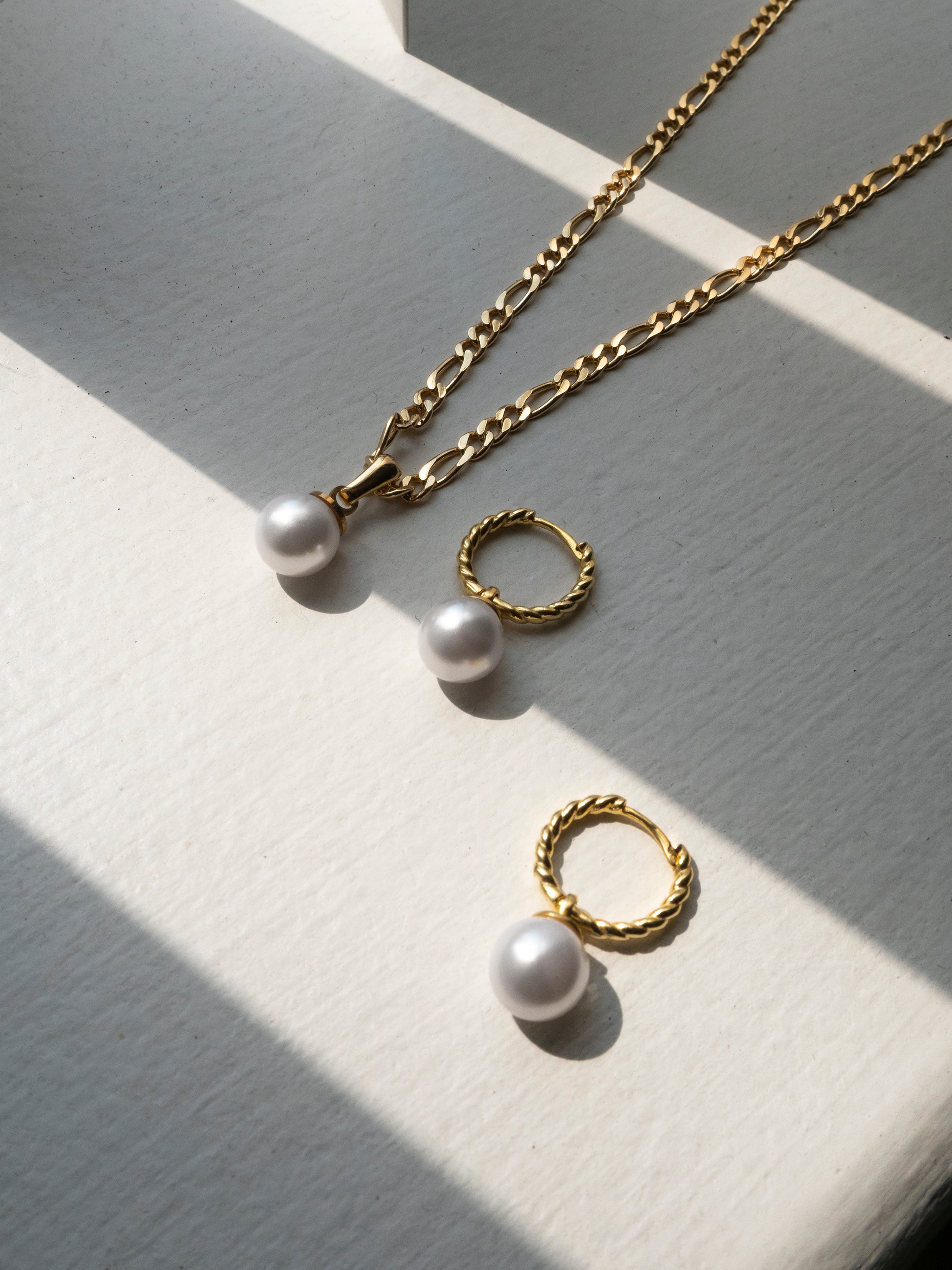 Figaro Pearl Gold Necklace