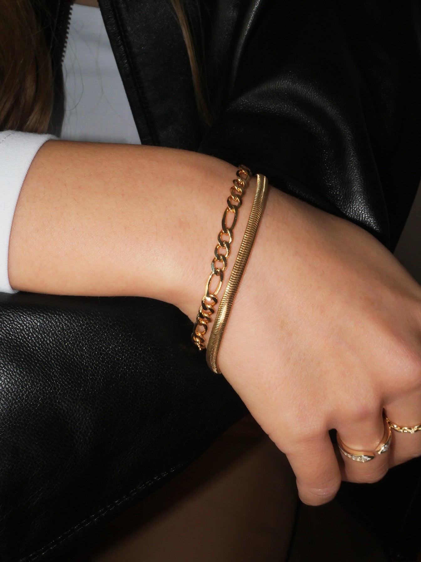 Inspired by all things of golden and vintage, this figaro chain design is a standout and unique piece from our collections. This bracelet makes a bold statement with simplicity of a chic and retro look. This jewelry piece will never tarnish and is resistant to water or sweat.  Details:  18K Gold Filled (GF)  Length 18.5cm (7")  Width 8mm  About 12g  Hypoallergenic