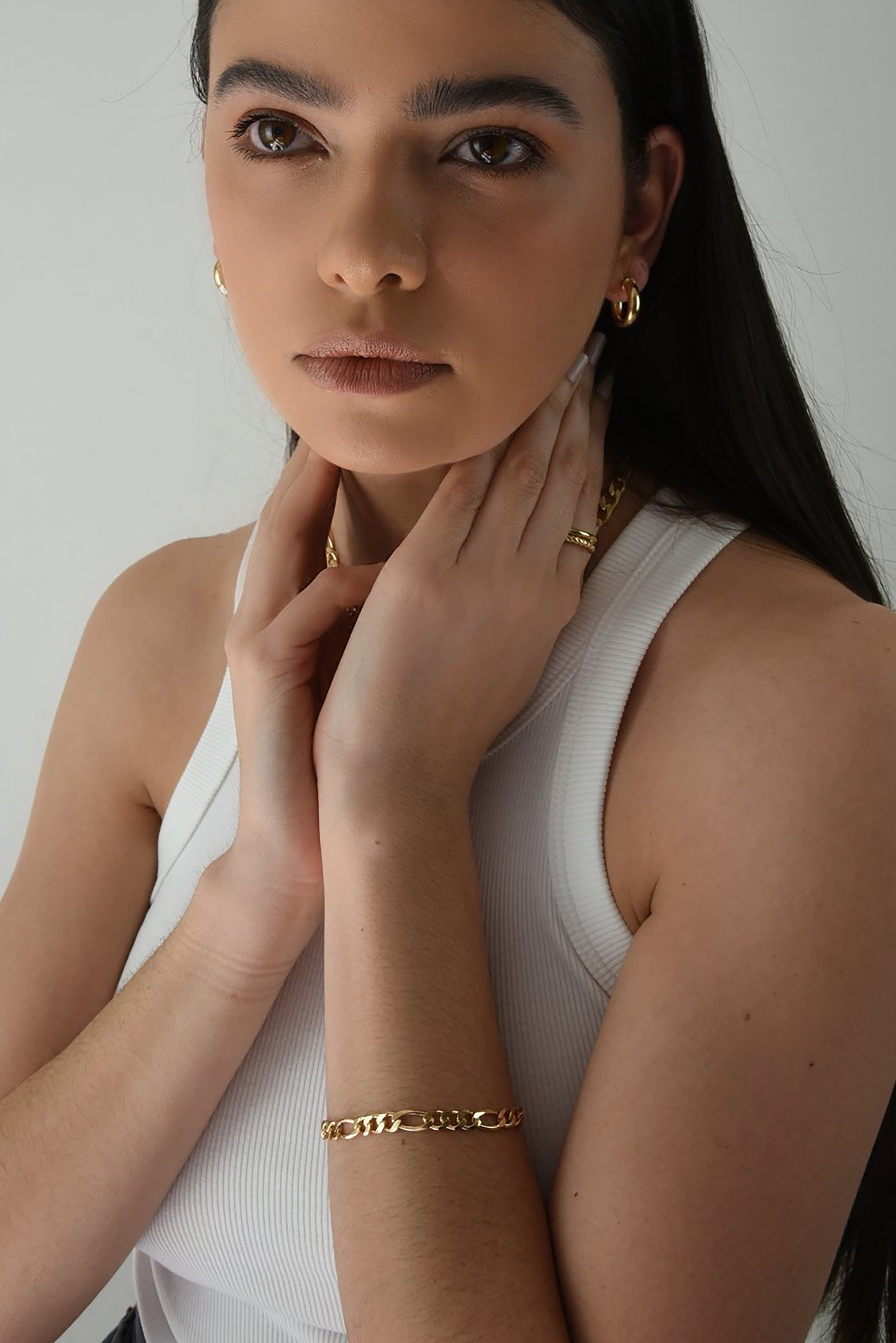 Inspired by all things of golden and vintage, this Figaro chain design is a standout and unique piece from our collections. This bracelet makes a bold statement with simplicity of a chic and retro look. This jewelry piece will never tarnish and is resistant to water or sweat.  Details:  18K Gold Filled (GF)  Length 18.5cm (7")  Width 8mm  About 12g  Hypoallergenic