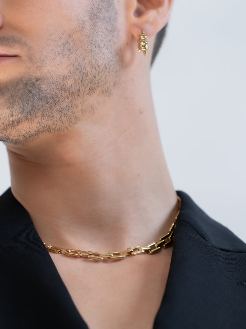 7 Ways To Style The Chunky Gold Chain Necklace | Le Chic Street